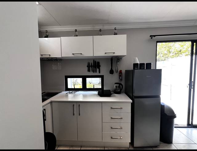 1 BEDROOM APARTMENT TO LET IN TABLE VIEW